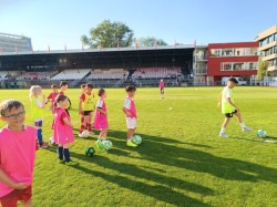 TRÉNINK - HLAVNÍ STADION VIKTORIA ŽIZKOV - 